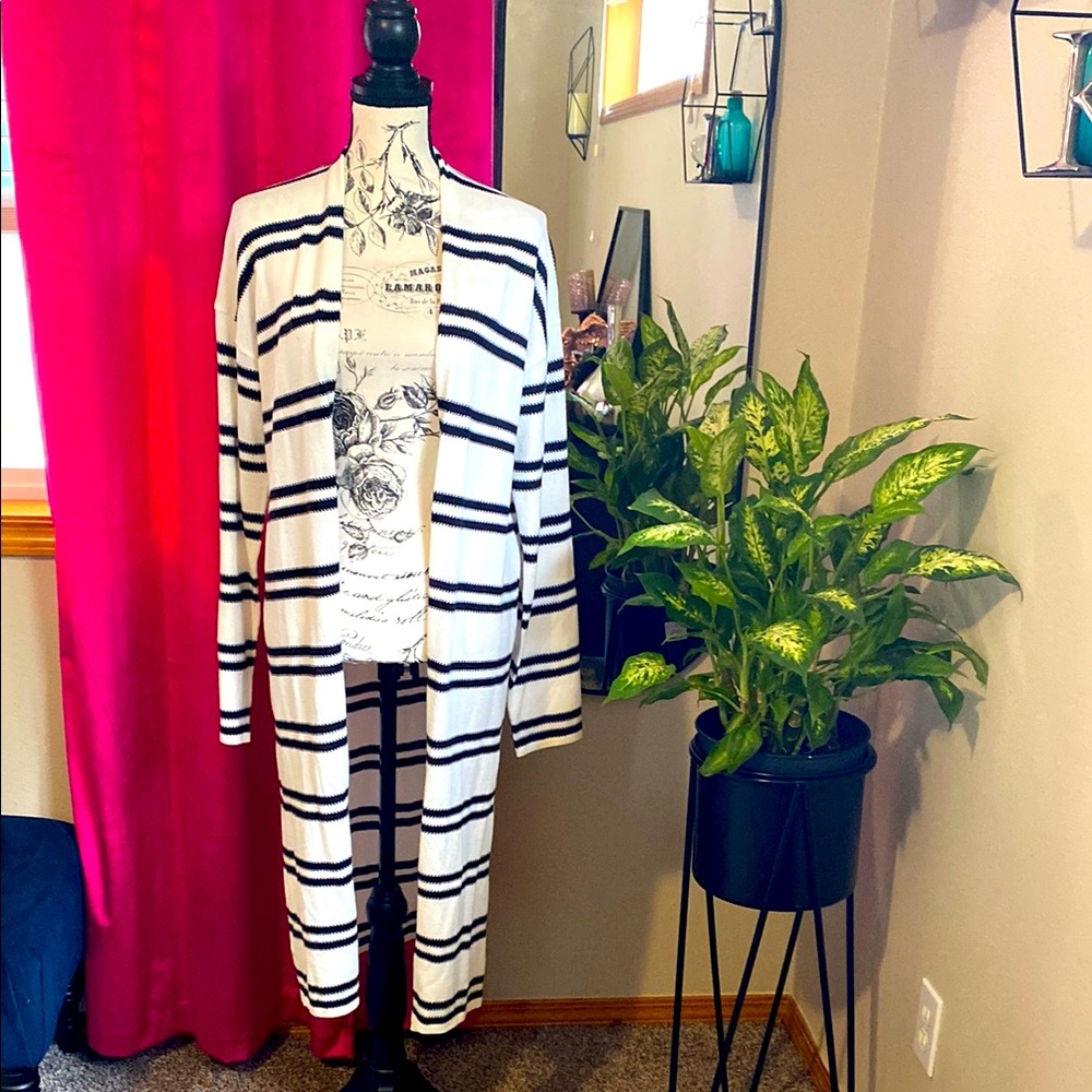 MYSTREE. Striped Black and White Cardigan. NWT LARGE